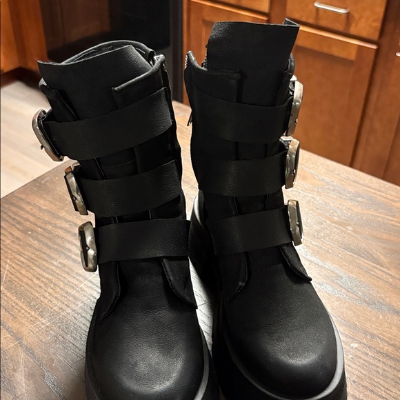 Steve Madden Black Buckle Strap Women's Boots Size 8 - Picture 2 of 3